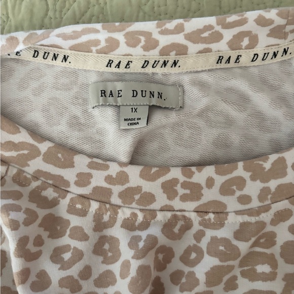 Rae Dunn long sleeve tan cheetah print sweatshirt size 1X - Picture 6 of 13
